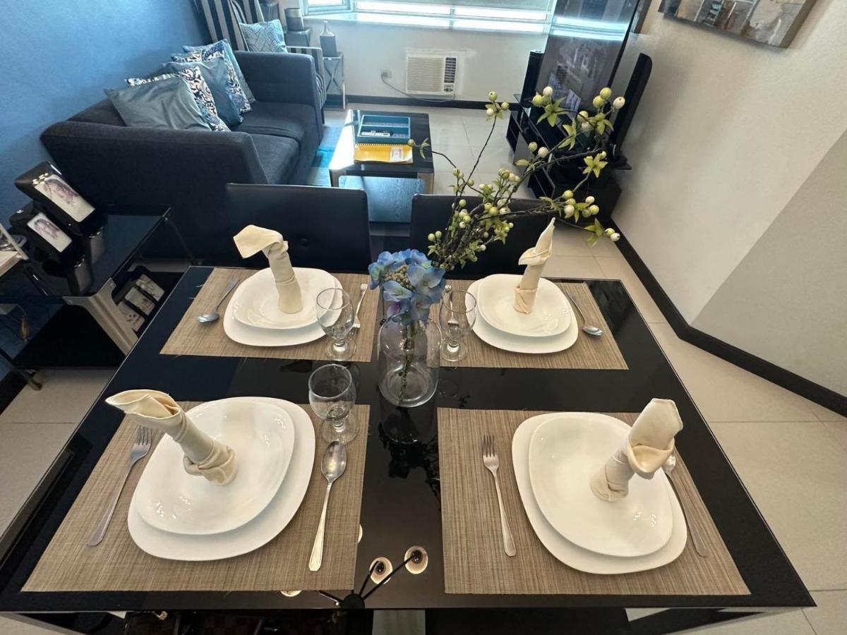 Suites De Marina Manila With Netflix Экстерьер фото