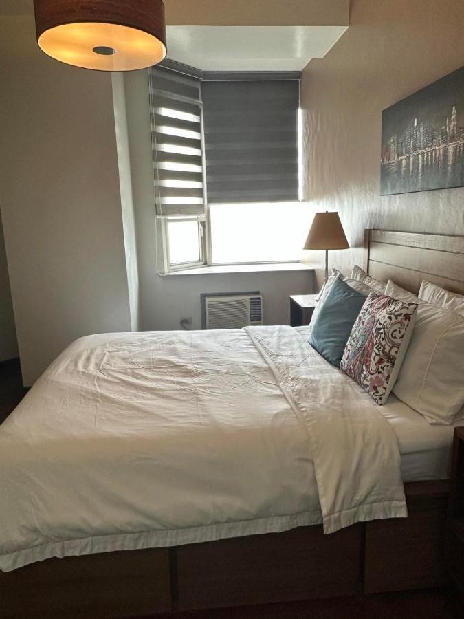 Suites De Marina Manila With Netflix Экстерьер фото