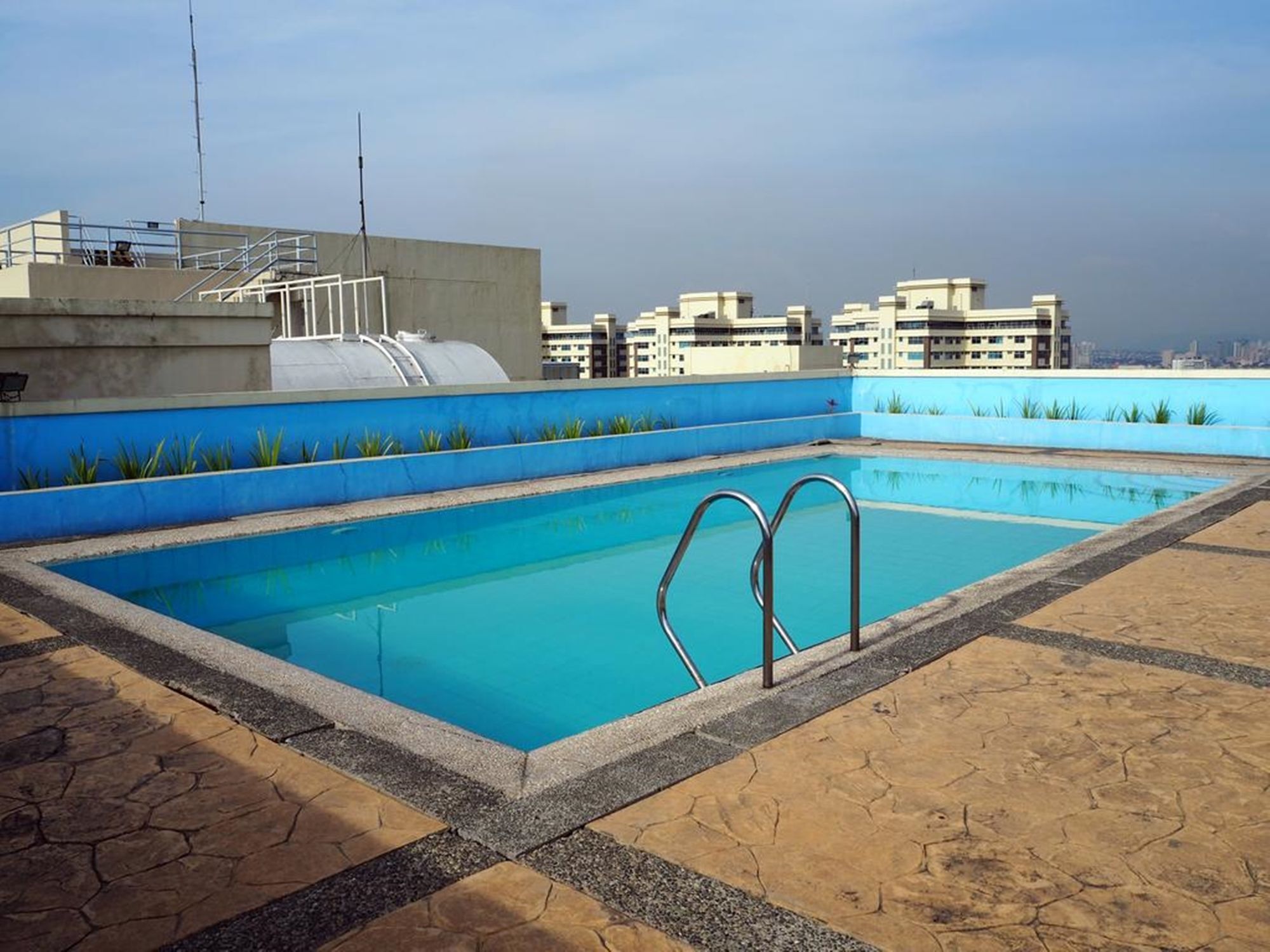 Suites De Marina Manila With Netflix Экстерьер фото