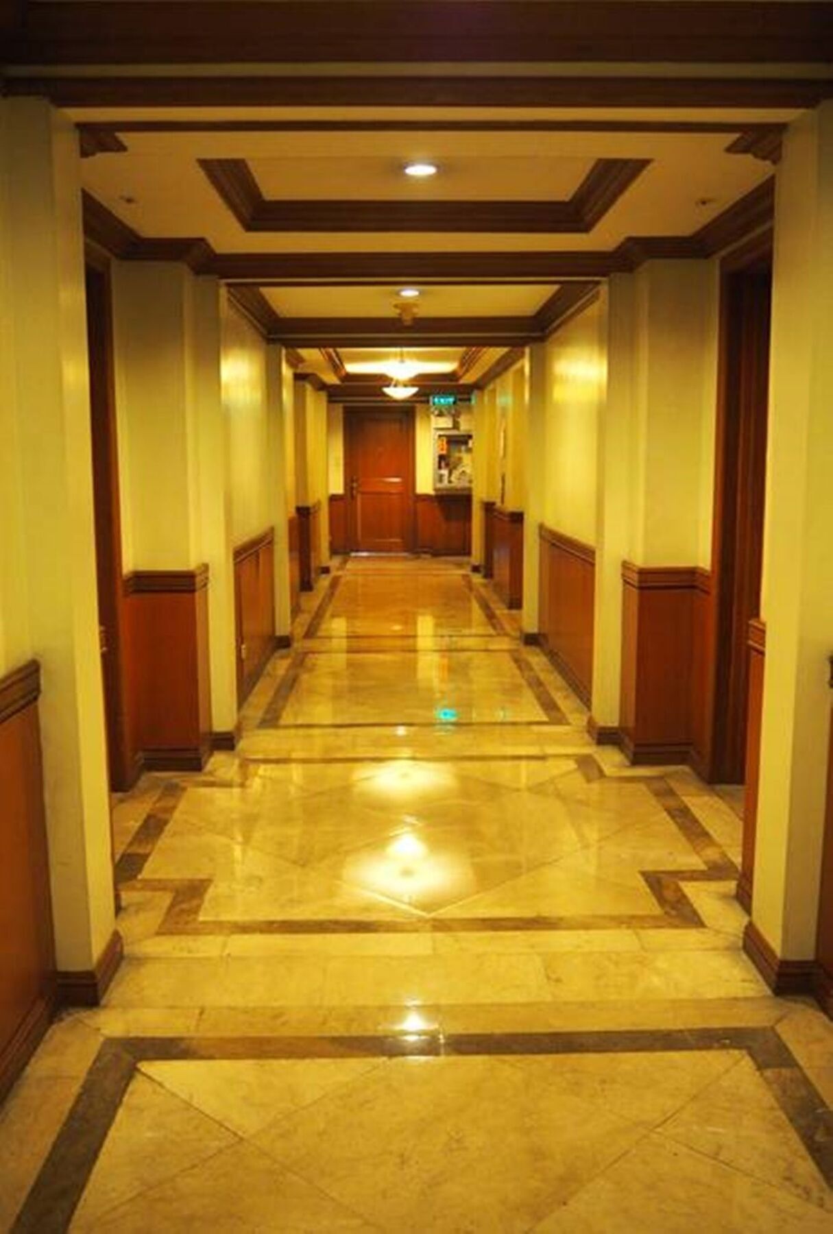 Suites De Marina Manila With Netflix Экстерьер фото